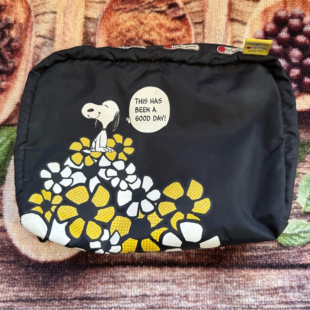 Lesportsac x Peanuts Snoopy Daisy XL Rectangular Cosmetic Bag